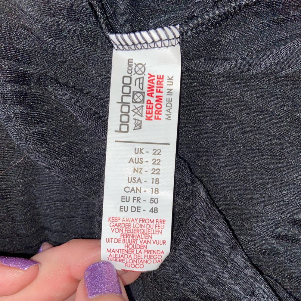 Boohoo Bundle: black ribbed v-neck bodysuit + plum colored lattice hem shirt - Picture 7 of 12